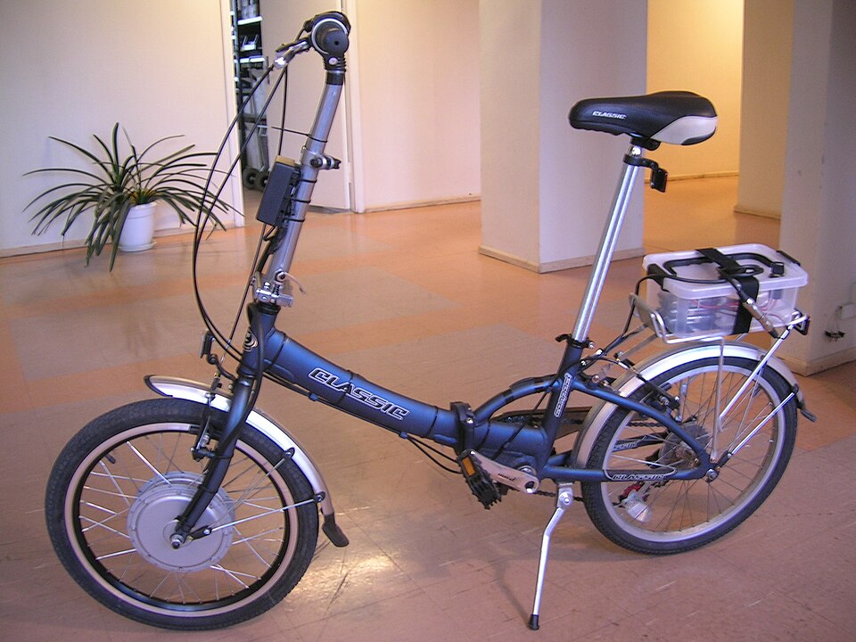 A folding e-bike with a hub motor in the front wheel